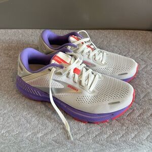 Brooks Women’s Adrenaline Running Sneakers Size 9 B